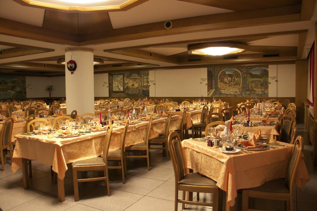 Hotel Vittoria Folgaria Exterior photo