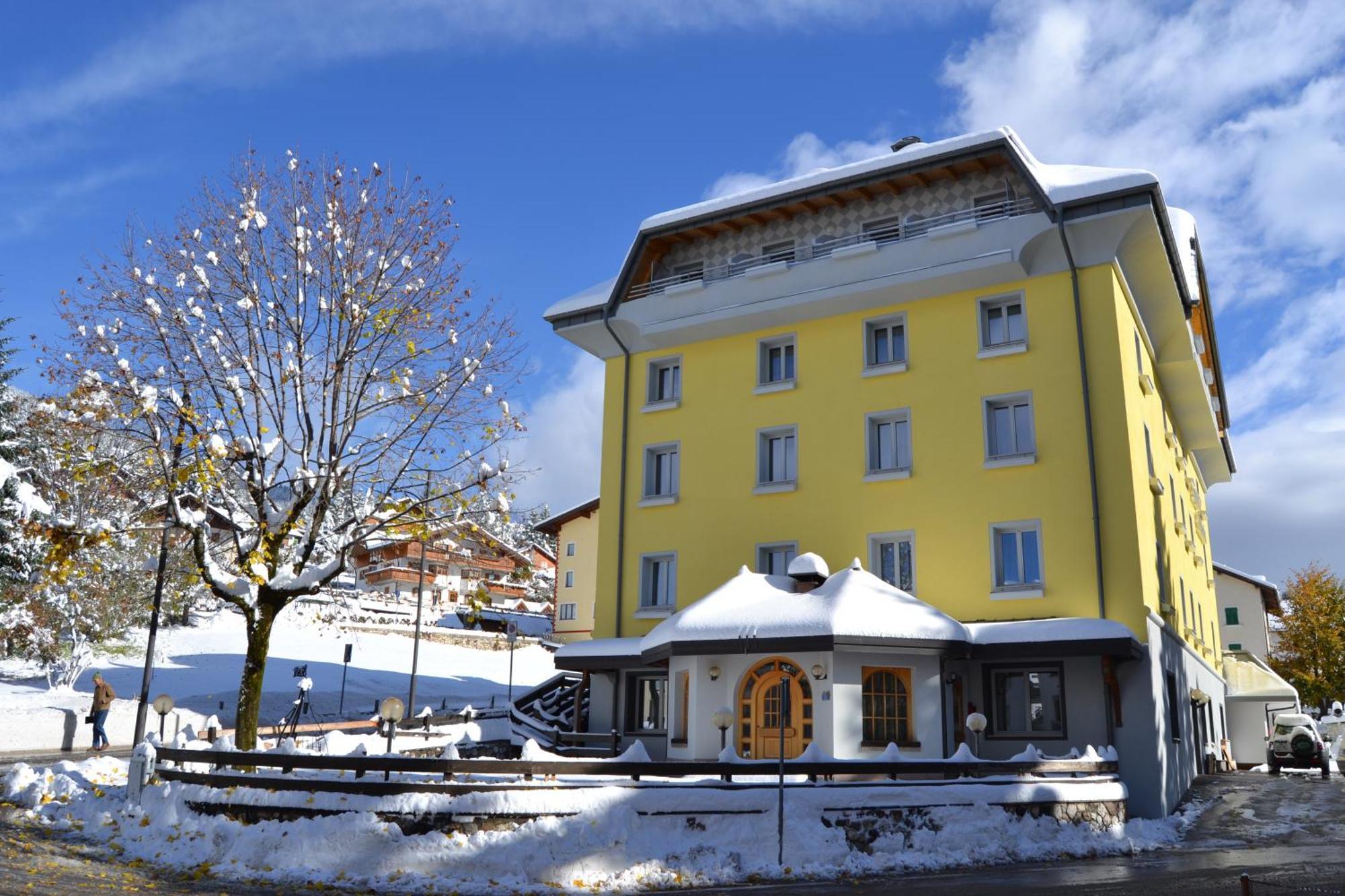 Hotel Vittoria Folgaria Exterior photo